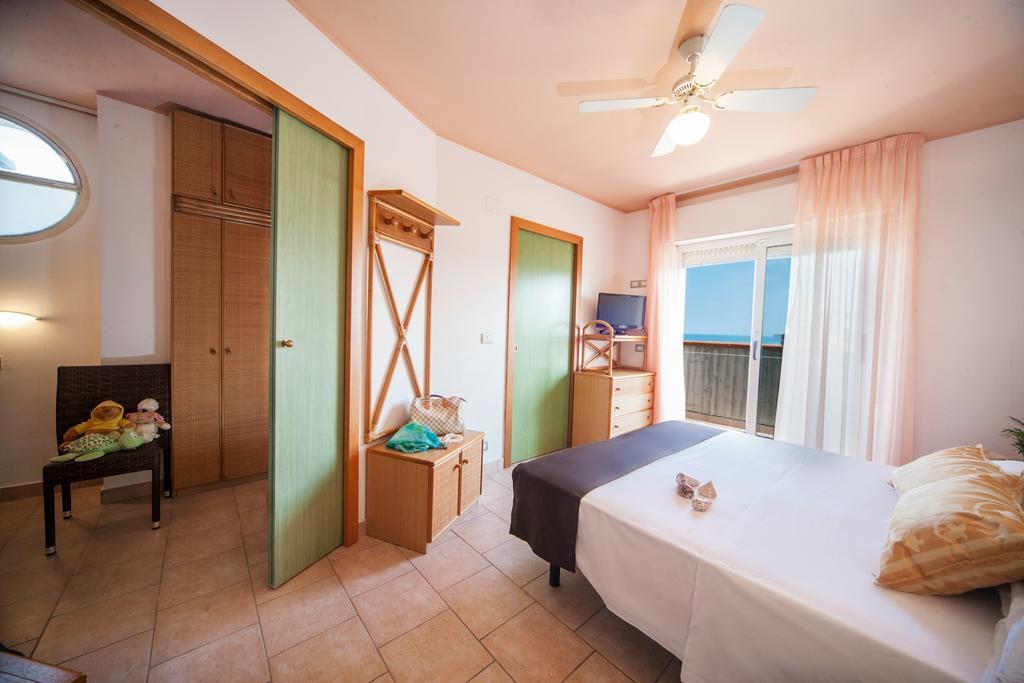Hotel Doge Alba Adriatica Quarto foto
