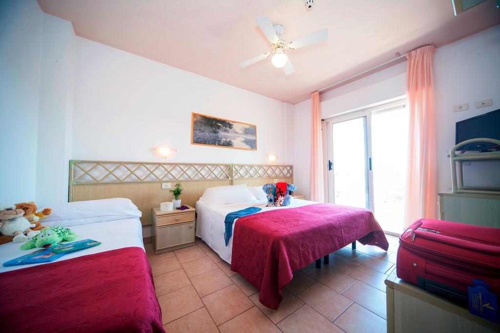 Hotel Doge Alba Adriatica Quarto foto