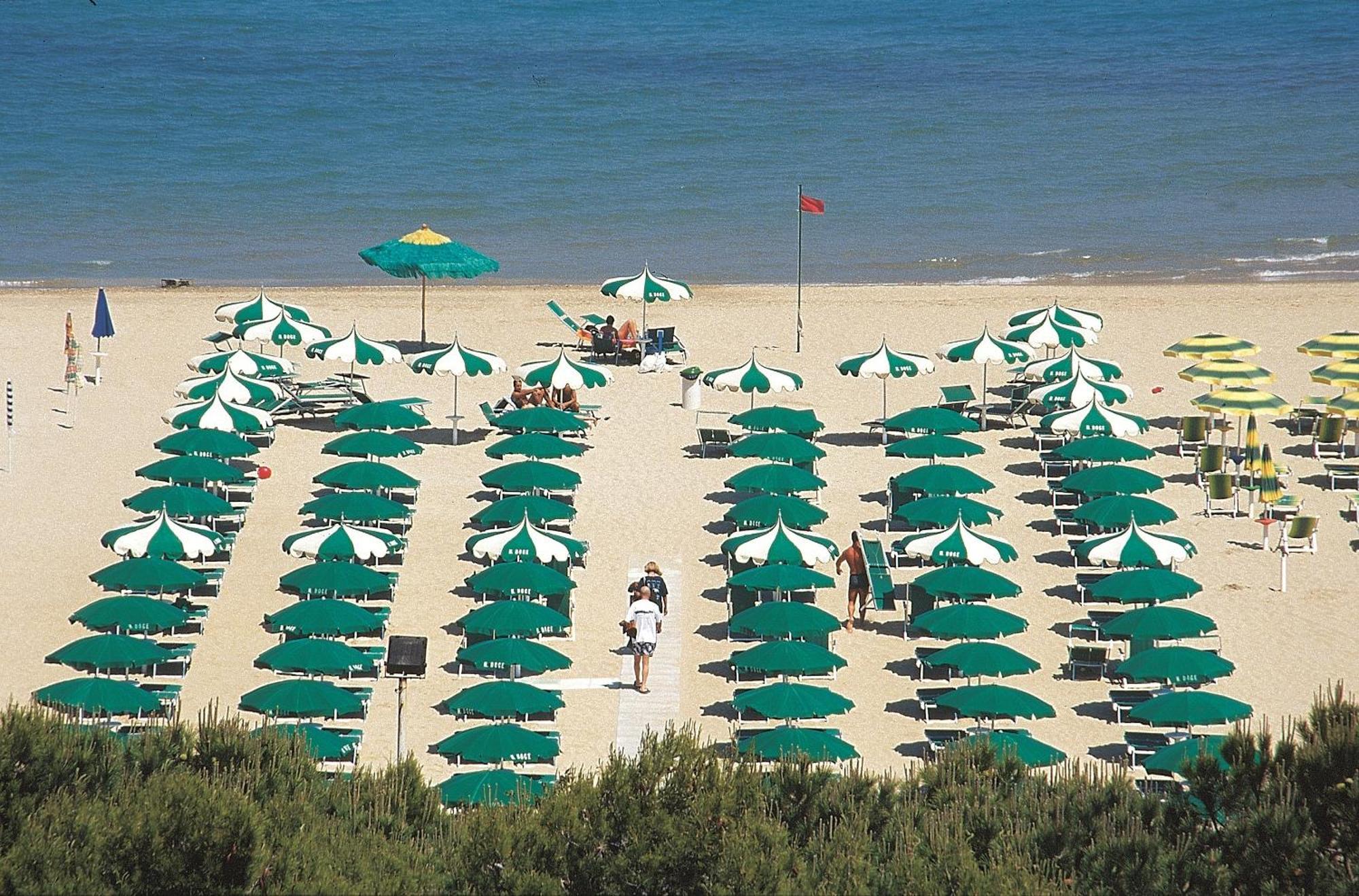 Hotel Doge Alba Adriatica Exterior foto